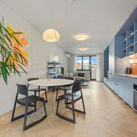 Elegant City Escape - Modern & Central Bratislava Exterior photo
