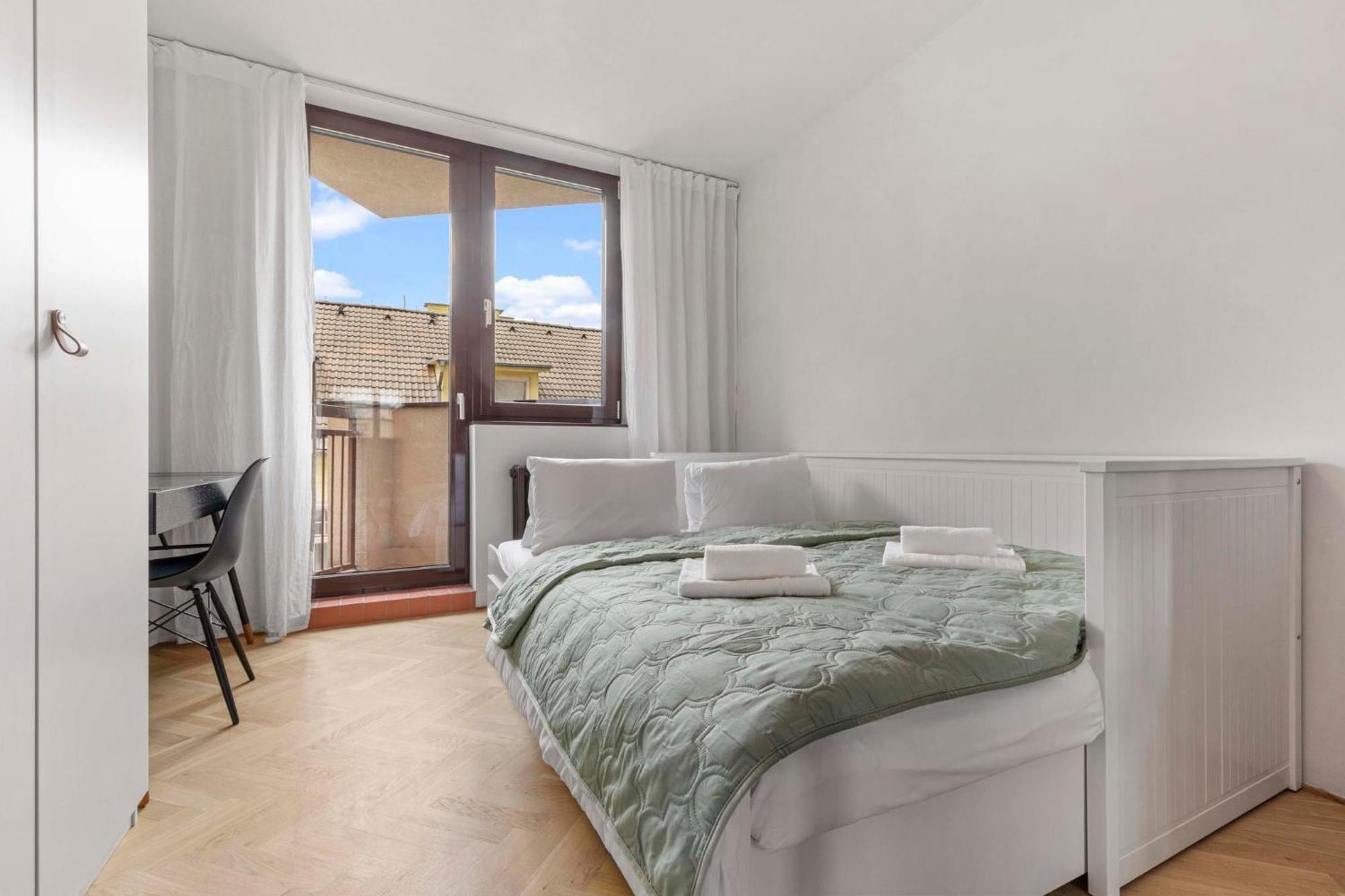 Elegant City Escape - Modern & Central Bratislava Exterior photo